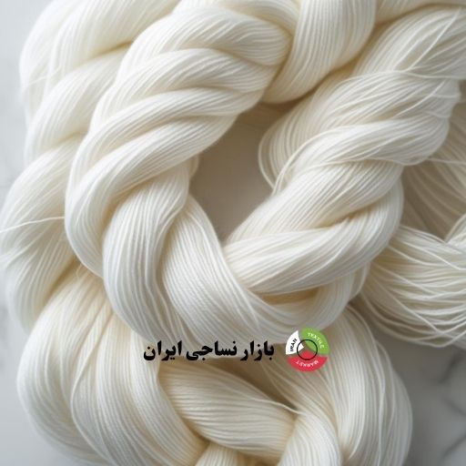 نمای نزدیک از نخ ویرجین با بافت یکنواخت، بدون پرز و کاملاً تمیز نمای نزدیک از نخ ویرجین با بافت یکنواخت، بدون پرز و کاملاً تمیز