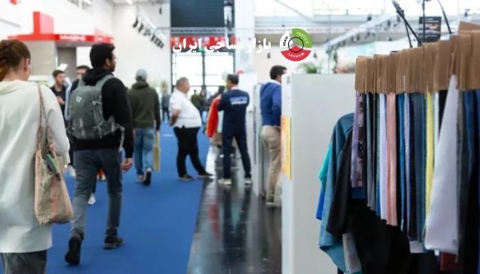 نمایی از نمایشگاه نساجی شانگهای 2025 با حضور برندهای بینالمللی و بازدیدکنندگان متخصص در حوزه پارچههای عملکردی نمایی از نمایشگاه نساجی شانگهای 2025 با حضور برندهای بینالمللی و بازدیدکنندگان متخصص در حوزه پارچههای عملکردی