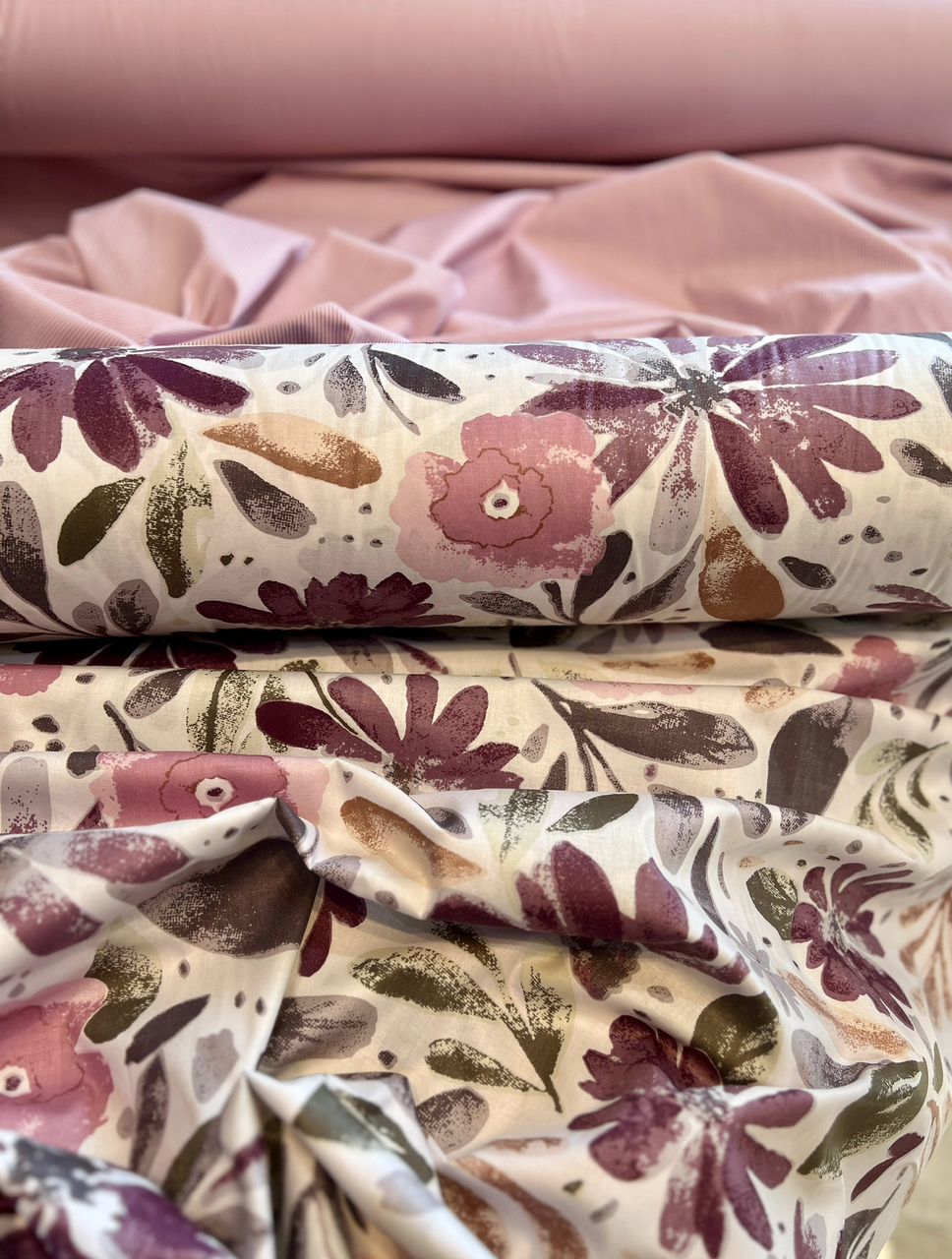 پارچه ملحفه ای طرح نرگس نمای نزدیک