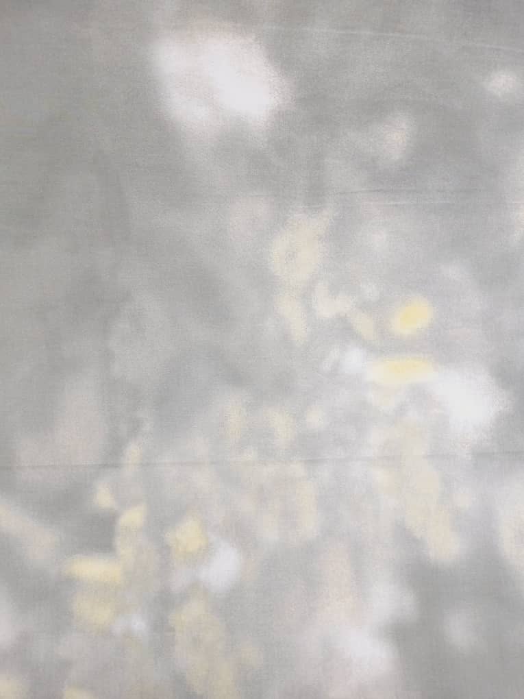 پارچه ملحفه ای طرح شکوفه طوسی زیره